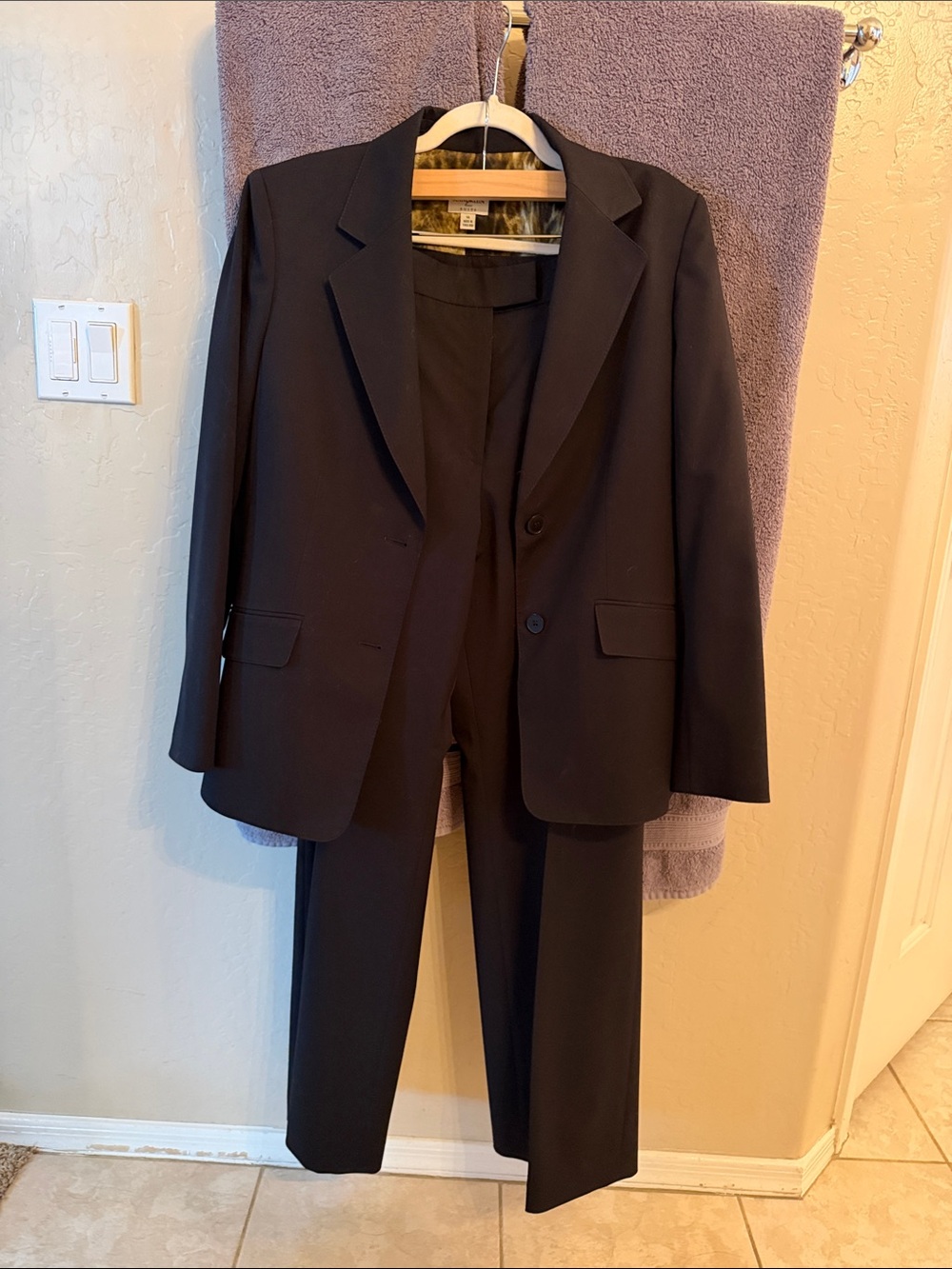 Anne Klein Black Women's Two-Piece Suit Jacket and Pants